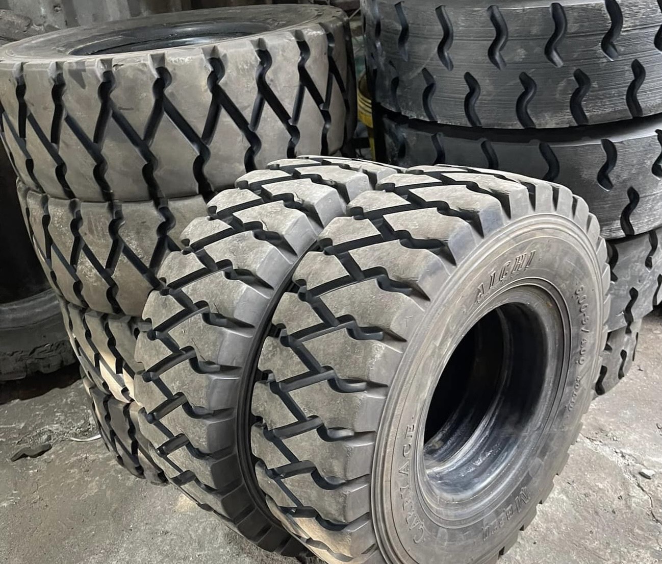 5 Loại Lốp Xe Ô Tô Gai Bệt Được Khuyên Dùng Cho Xe Chạy Đường Trường